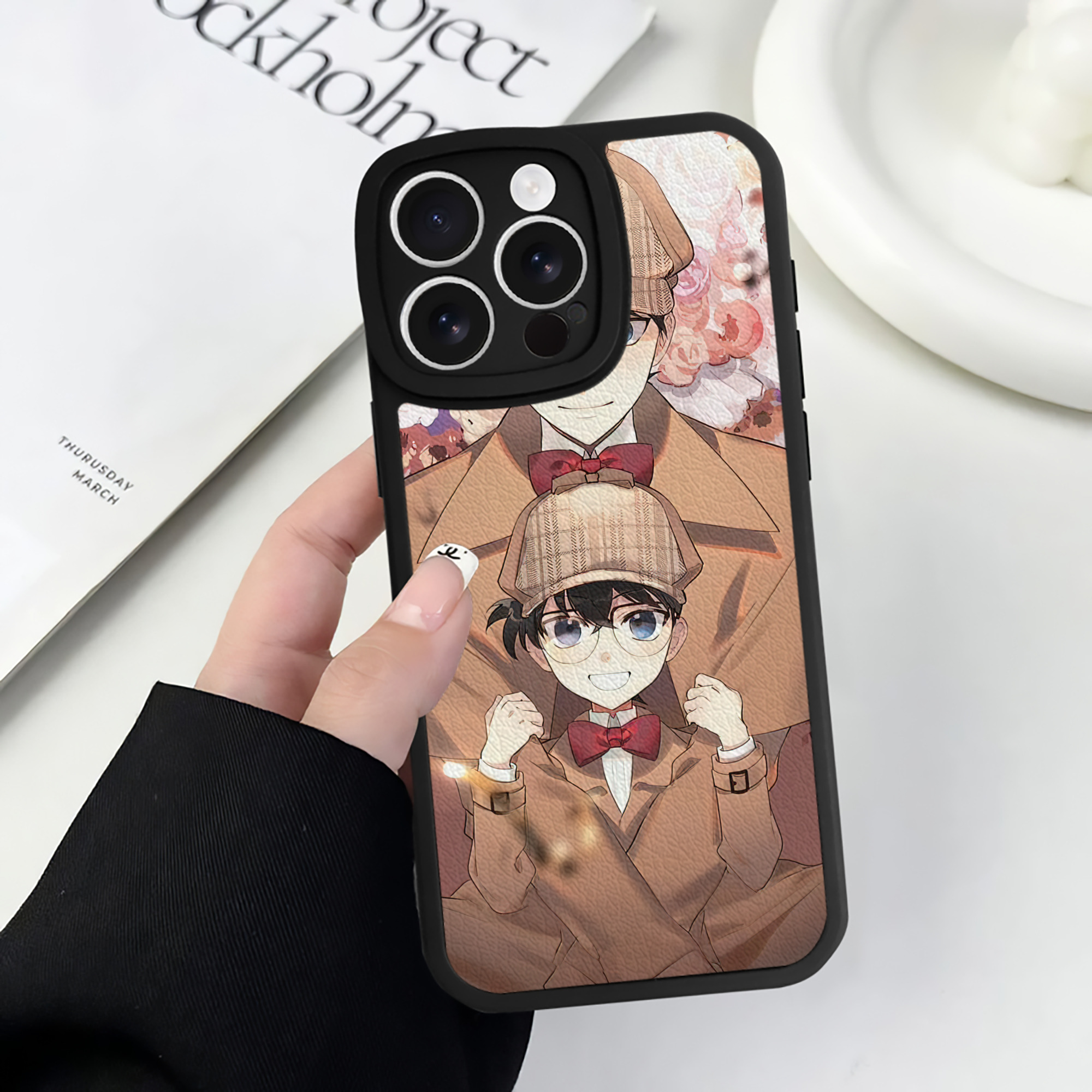 （画像用） 名探偵コナン Detective Conan 【iPhone 16シリーズ対応】シリコンスマホケース（レザー調） 材質：シリコン
